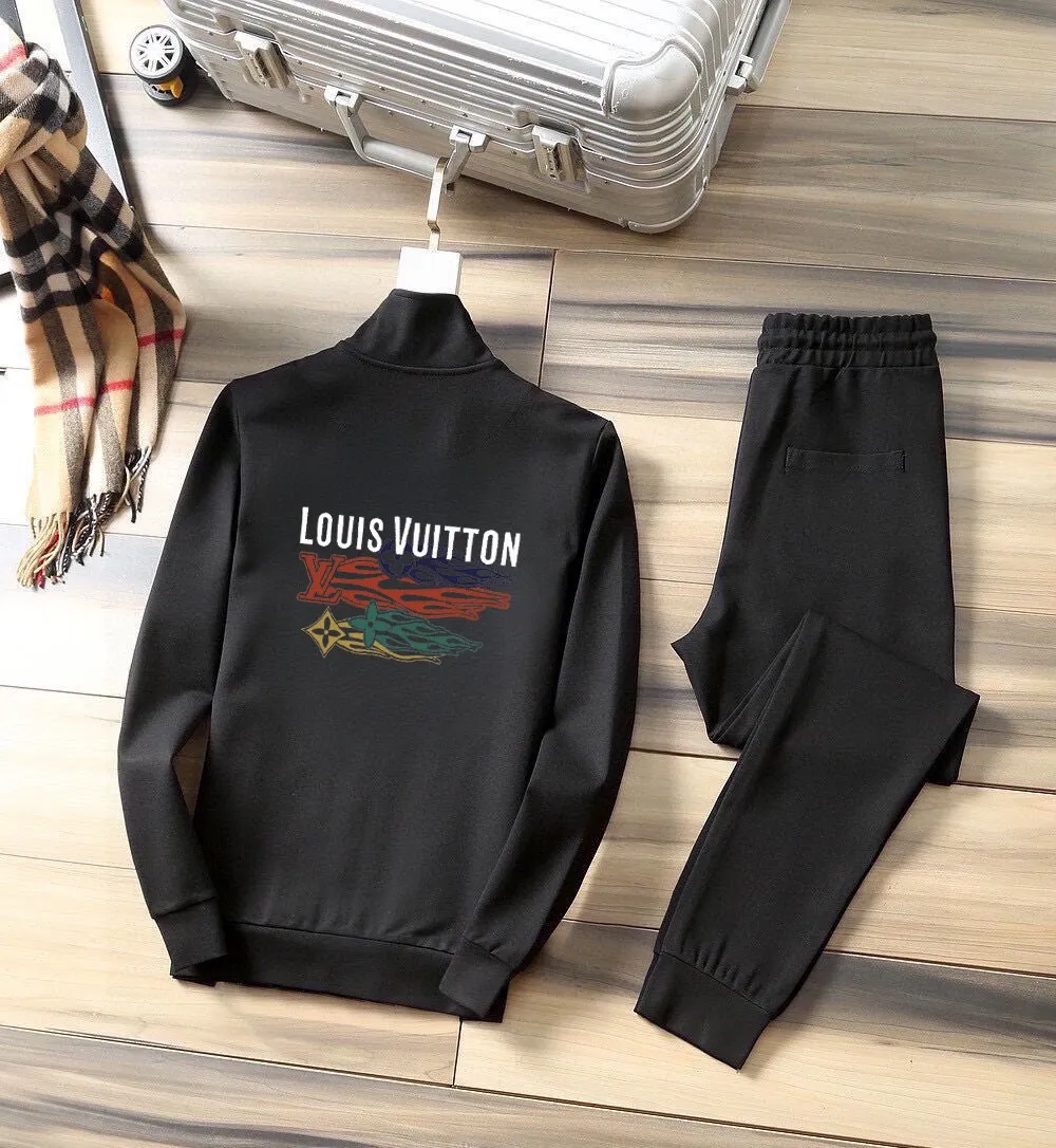 🅿️420 [LV Louis Vuitton] (Fat Man Gospel) hot-selling suit is coming. Focus on the original version of the official website. 2025 new hot-selling cardigan sweater suit. The original order is the best. 🇭🇰The meticulous work of top designers is dedicated to a fitting and perfect upper body effect. All-natural high-quality Roman cotton 100%, close-fitting comfort, noble and elegant! Original hardware embodies elegance and nobility! Counter size: M-5XL (maximum wear up to 220 pounds)